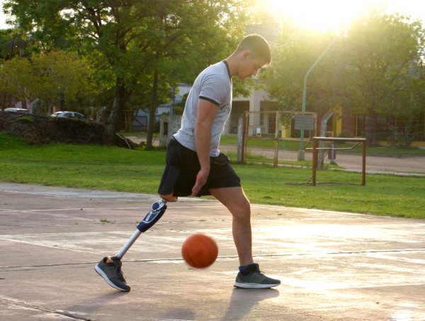 Le regroupant a un séjour illimité et fait venir son ou ses enfants majeurs (handicapé et célibataire)
