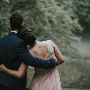 Le regroupant a un séjour limité et fait venir son partenaire (assimilé à un mariage)