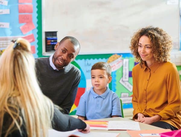 Le regroupant a un séjour limité et fait venir le ou les enfants mineurs de son conjoint (époux, partenaire assimilé, partenaire enregistré) – Image 3